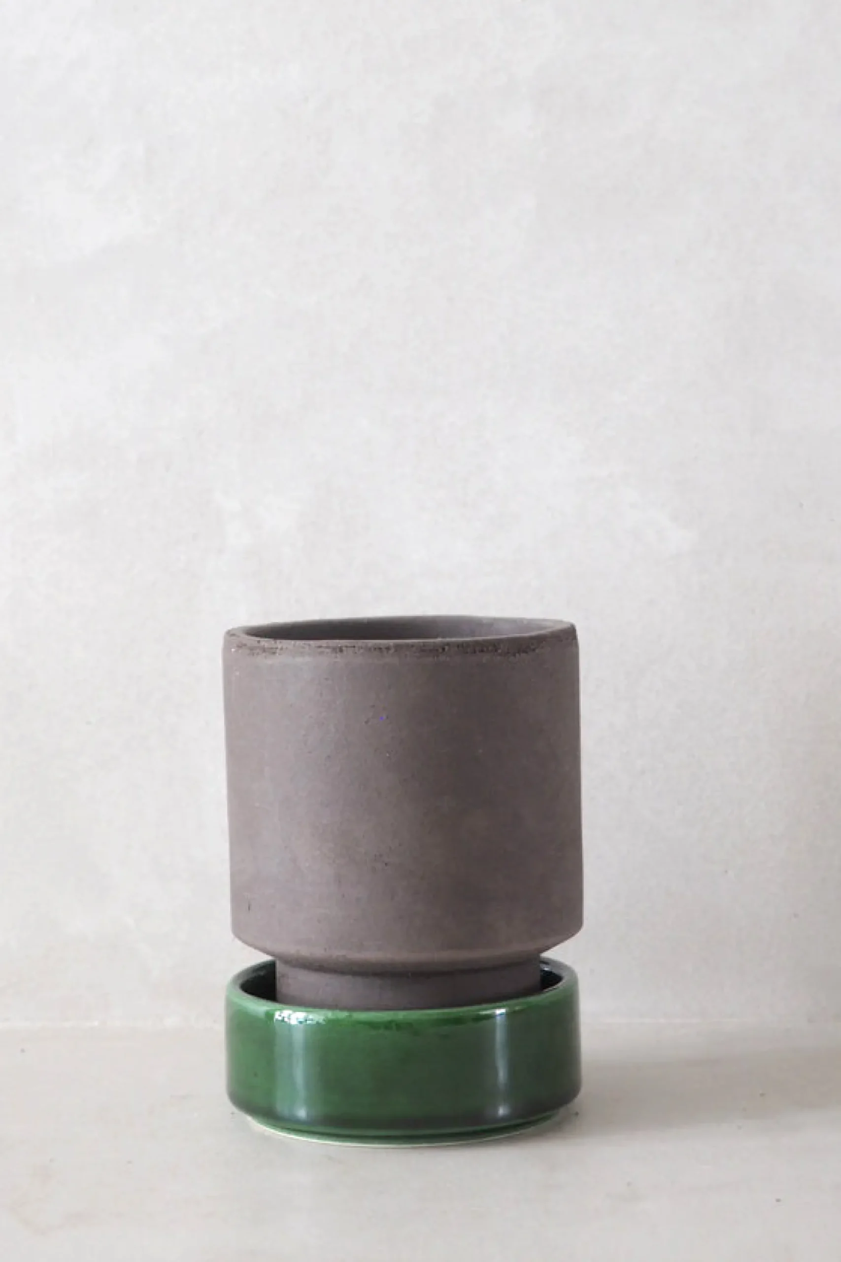 PLANT Hoff krukke, raw grey + grøn underskål